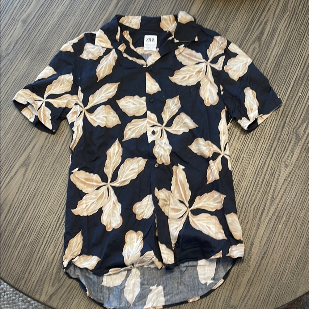 Mens Zara Button up. Short sleeve.